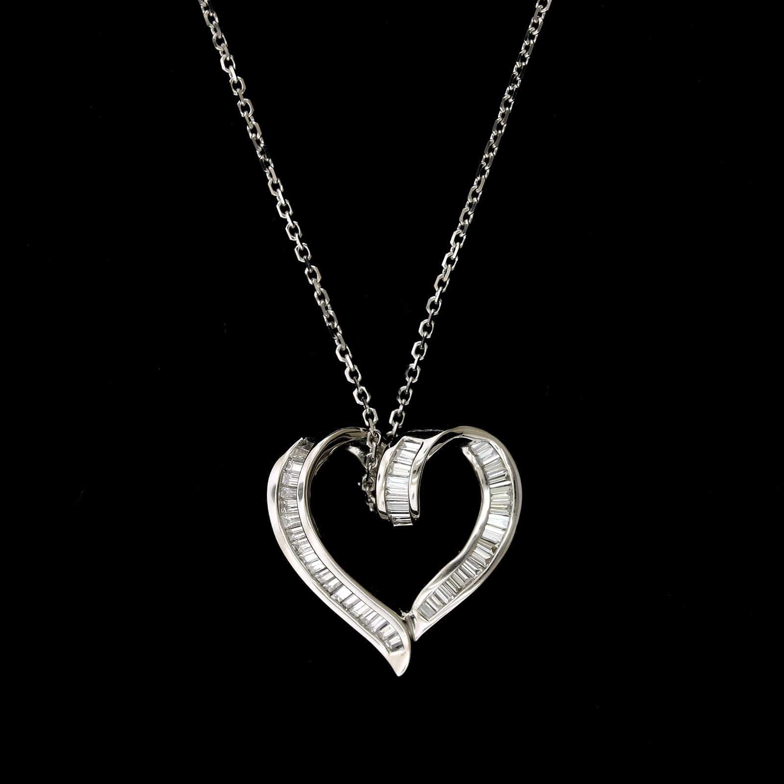 18kt White Gold Diamond Heart Pendant