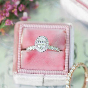 4 Oval Engagement Ring Styles We're Loving Right Now