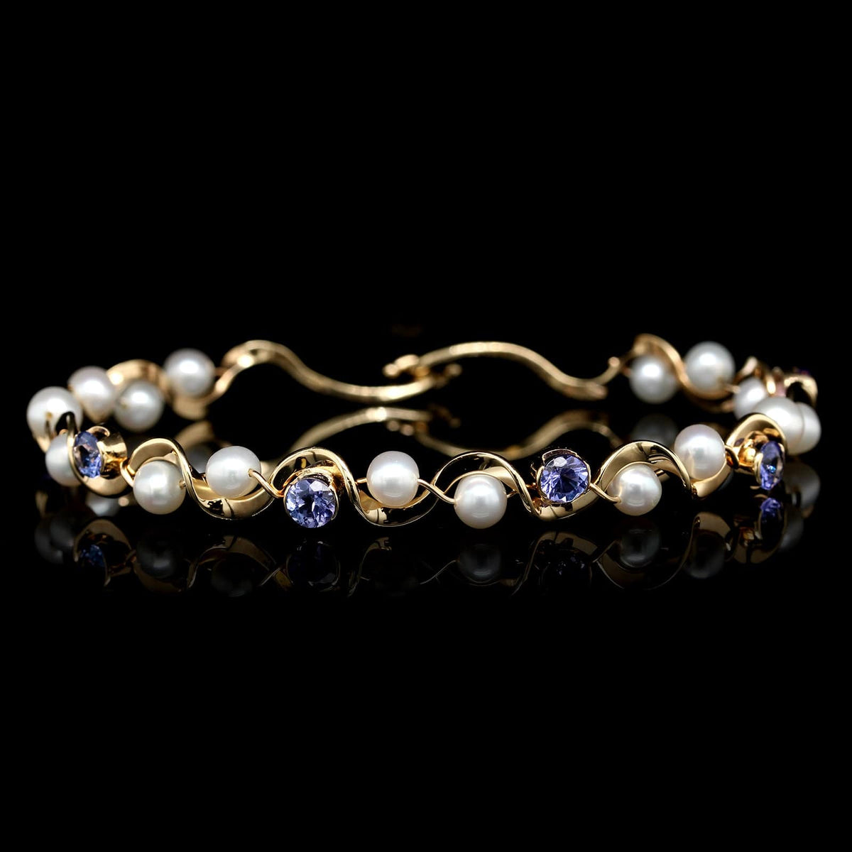 Tom Kruskal 14K Yellow Gold Estate Freshwater Cultured Pearl and Iolite Ruffle Bracelet