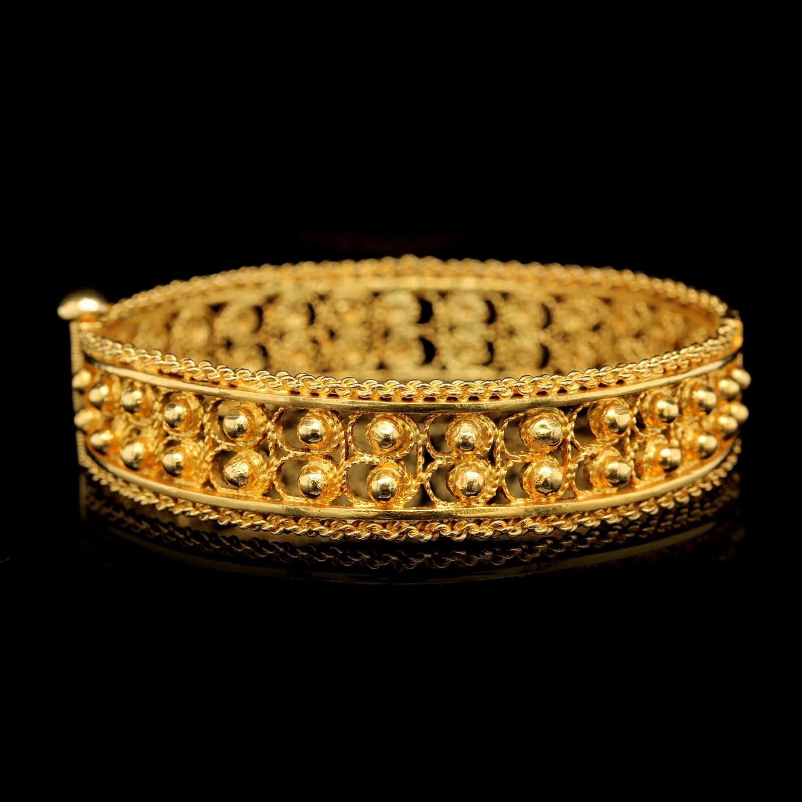 22K Yellow Gold Estate Filigree Hinged Bangle Bracelet