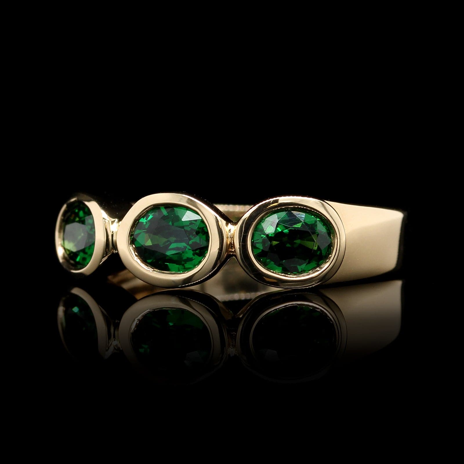 18K Yellow Gold Estate Tsavorite Garnet Ring